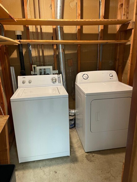 Building Photo - 1415 NW Deane St