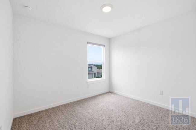 Building Photo - 10925 Tildon Ave
