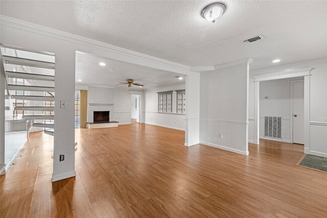 Building Photo - 6327 Lynkat Ln