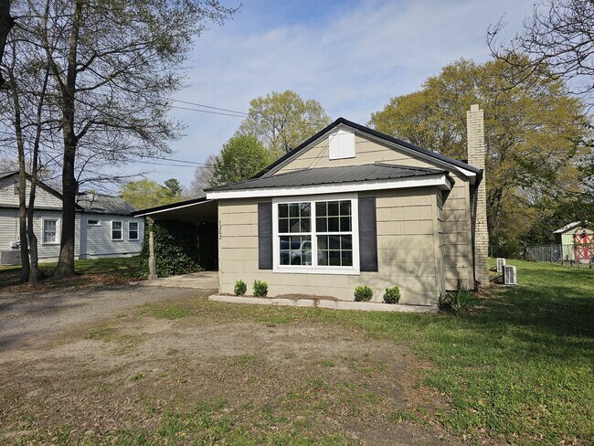 Building Photo - 5202 Dellinger Cir