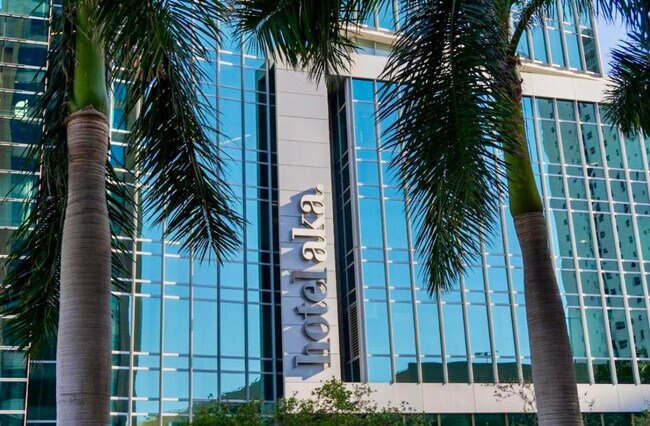 Building Photo - 1395 Brickell Ave