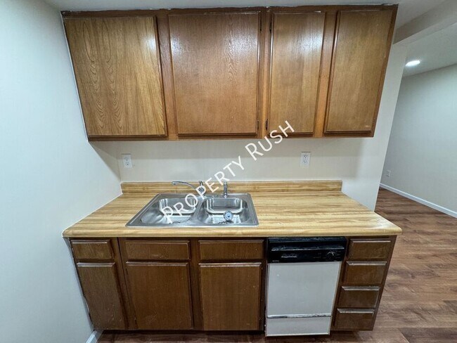 Building Photo - 1511 Rustic Dr