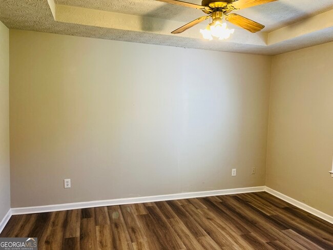 Building Photo - 10 Fredda Ln
