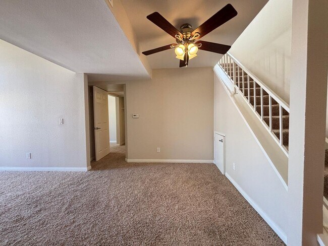 Building Photo - Beautiful 2 Bedroom 2 Bathroom Home in Woodland Hills