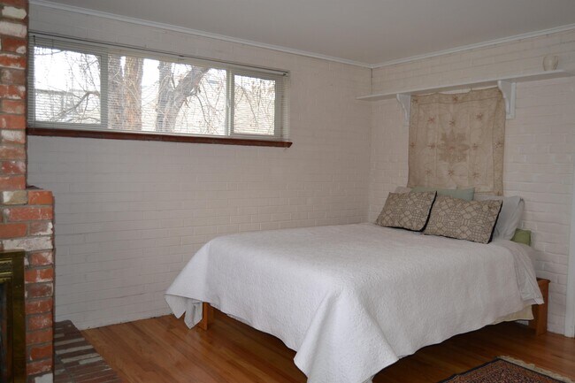 Building Photo - 1022 Pontiac St