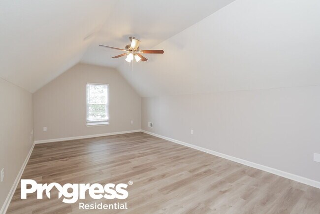 Building Photo - 10129 Green Hedge Ave