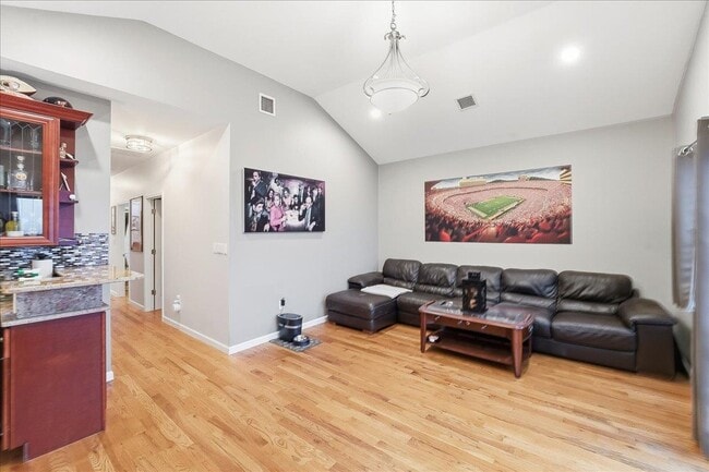 Building Photo - 285 Terrace Ave