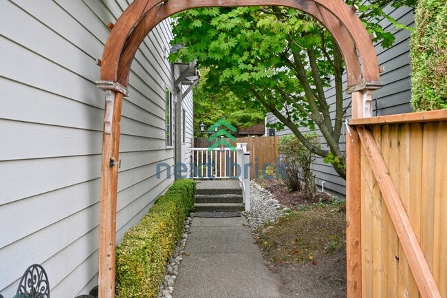 Building Photo - 4 Bed, 2.5 Bath | Spacious 2,460 Sq. Ft. Sammamish Home in a Top-Tier School District with Parks ...