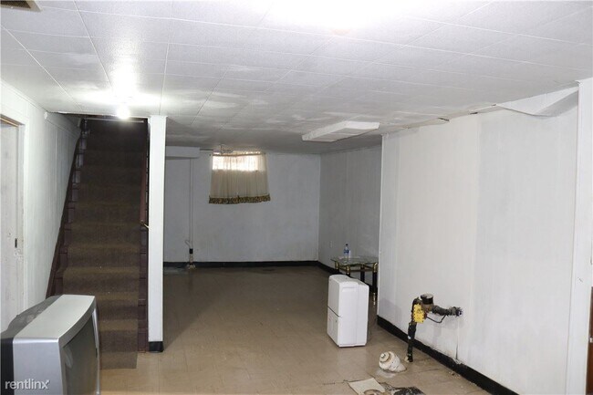 Building Photo - 2 br, 1 bath House - 83 Britton Road