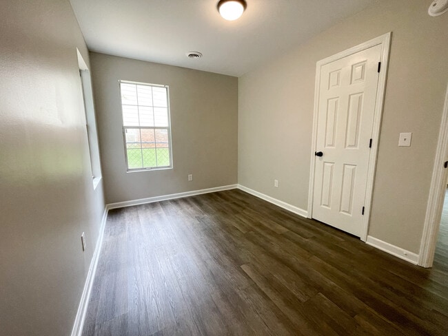 Building Photo - 437 Kingshead Ct