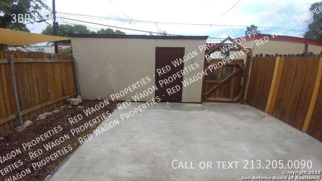 Building Photo - 6605 Spring Hurst Dr