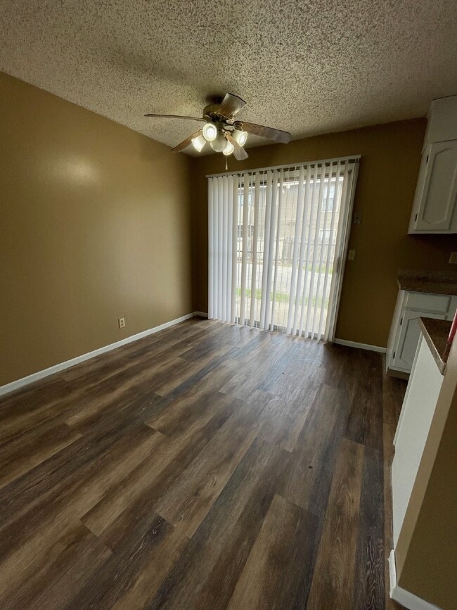 Building Photo - Modern 2 Bedroom, 1 bathroom downstairs ap...