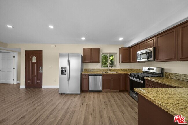 Building Photo - 5315 Bellingham Ave