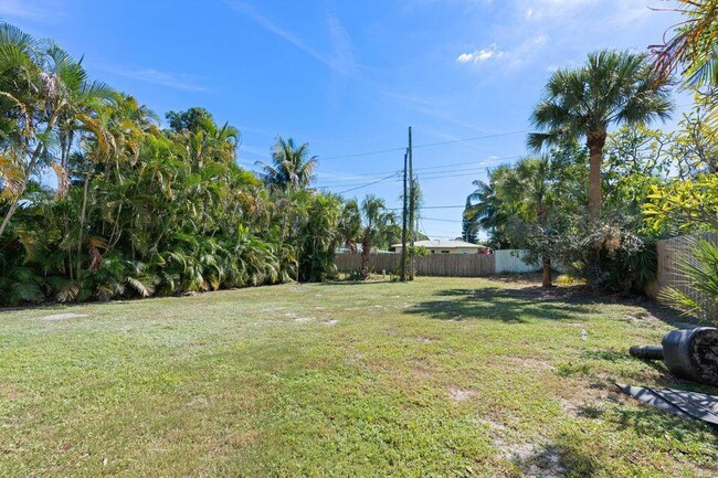 Building Photo - 212 SE 1st Ave