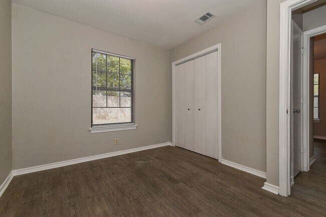 Building Photo - PEPERPORT.3914/3916