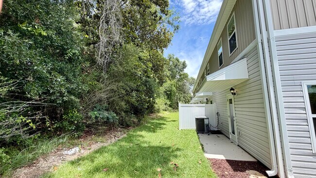 Building Photo - 13 S Main Deck Dr