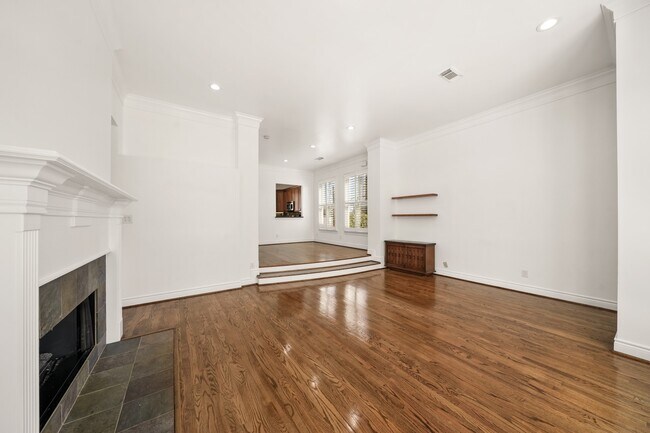 Building Photo - 1902 Greenwich Pl Dr