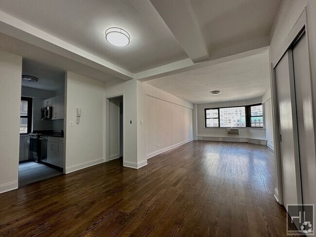 Building Photo - 219 E 69th St