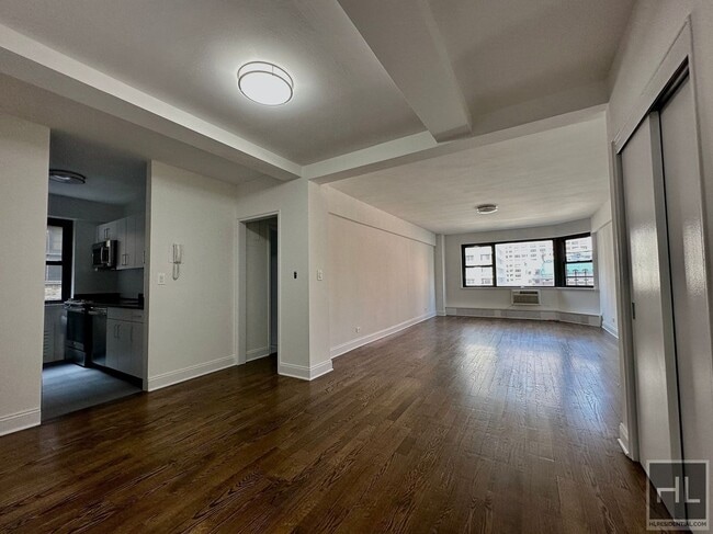 Building Photo - 219 E 69th St