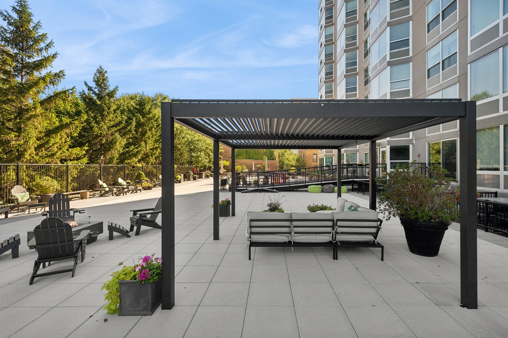 Building Photo - 720 W Gordon Terrace