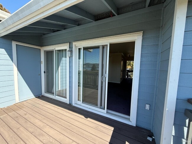 Building Photo - 310 Spyglass Pkwy