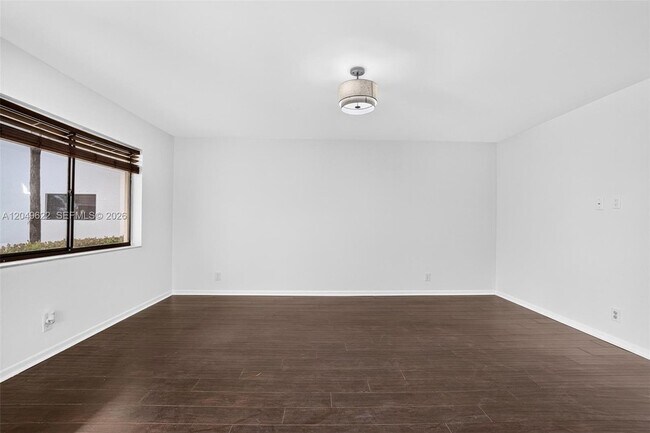Building Photo - 9920 NW 68th Pl