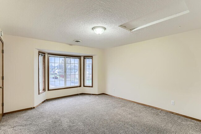 Building Photo - 21708 SW Kristin Ct