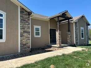 Building Photo - 10420 Evening Star Rd - Wonderful newer ru...