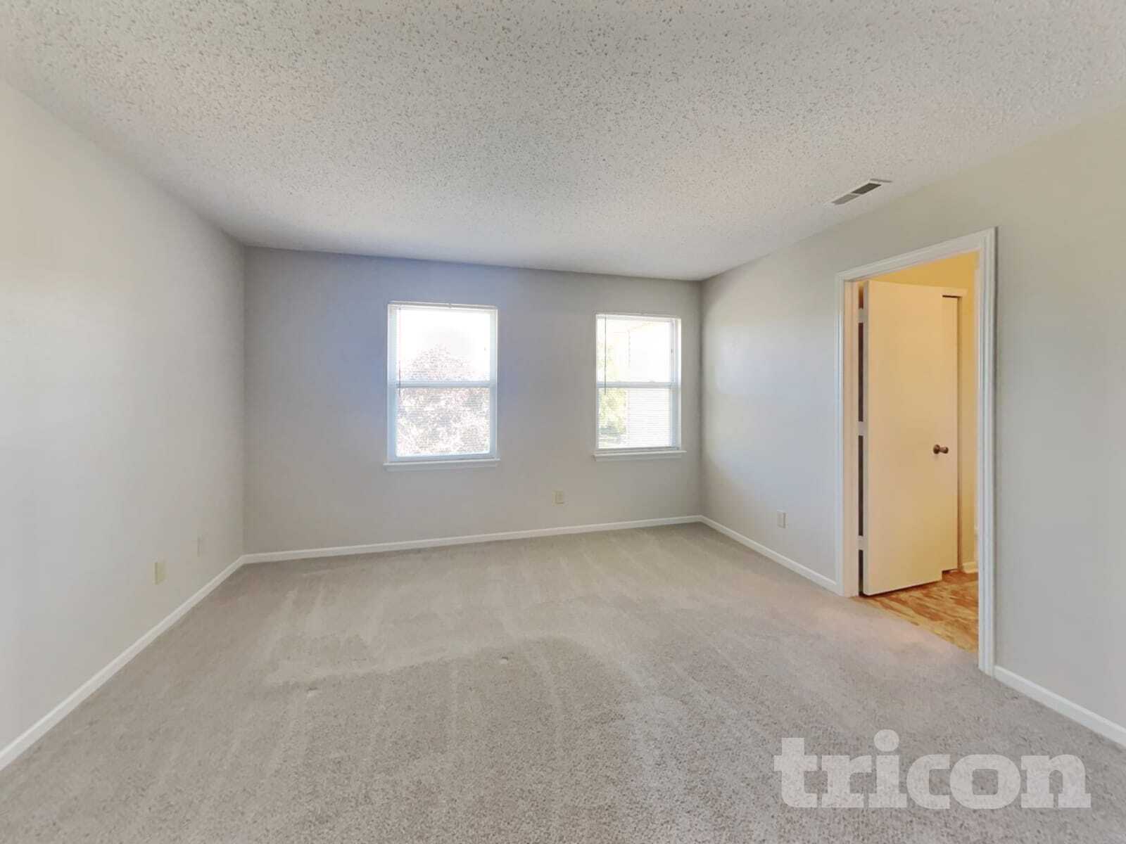 Building Photo - 5632 N Jefferson Dr