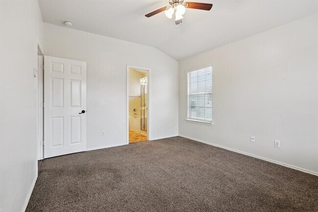 Building Photo - 16100 S Great Oaks Dr