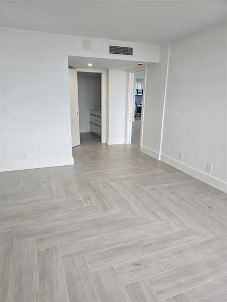 Building Photo - 328 N Ocean Blvd