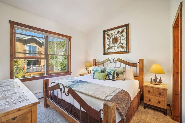 Building Photo - Walk to Main Street and the Slopes! Amenities Abound! MOST UTILITIES Included! Garage!