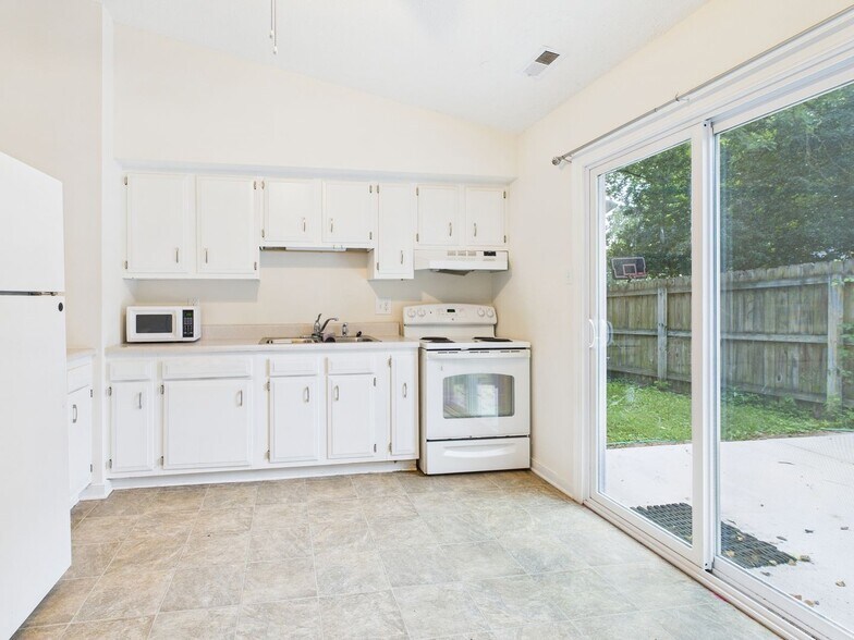 Building Photo - 7115 Senn Way