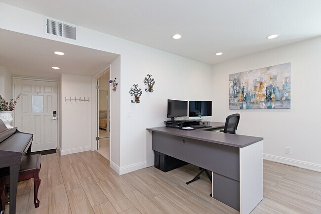 Desk area in living room area - 544 Via De La Valle