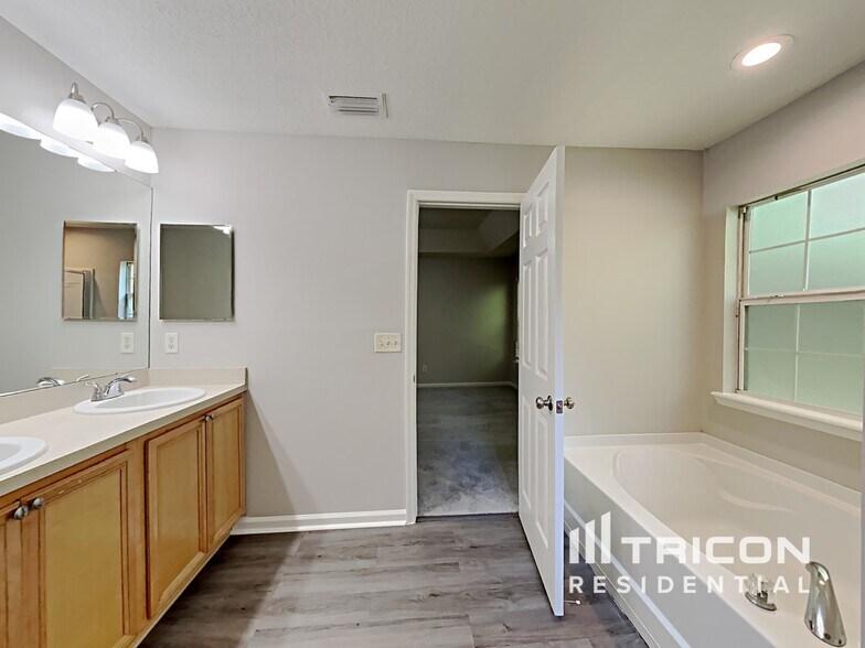 Building Photo - 12264 Deersong Dr