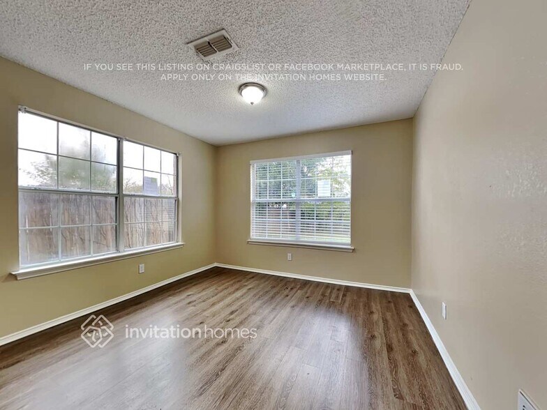 Building Photo - 2207 Bennington Dr