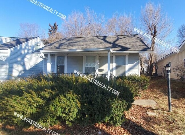 Primary Photo - Charming 2 Bedroom Bungalow in WALDO-Avail...