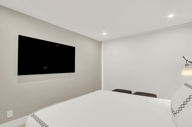 Building Photo - 4201 N Ocean Blvd