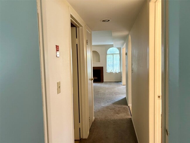Building Photo - 108 Pine Hollow Way