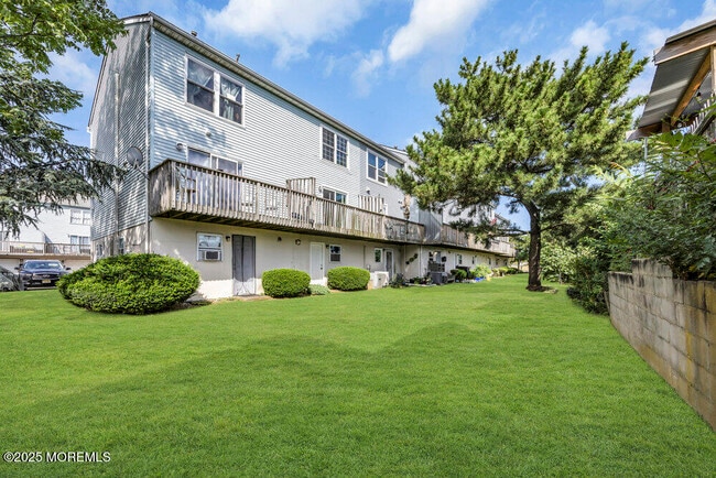 Building Photo - 35 Beachway Ave