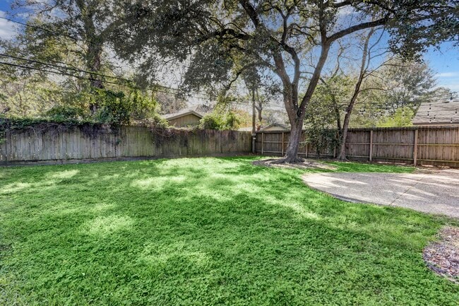 Building Photo - 1111 Stonecrest Dr