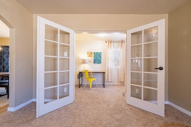 Building Photo - 170 E 100 N