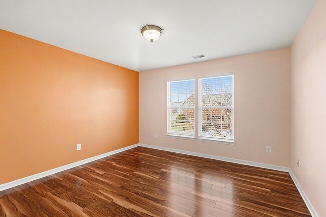 Building Photo - Spacious 5-Bedroom Fredericksburg Home with Flexible Living & Over 3,500 Sq Ft