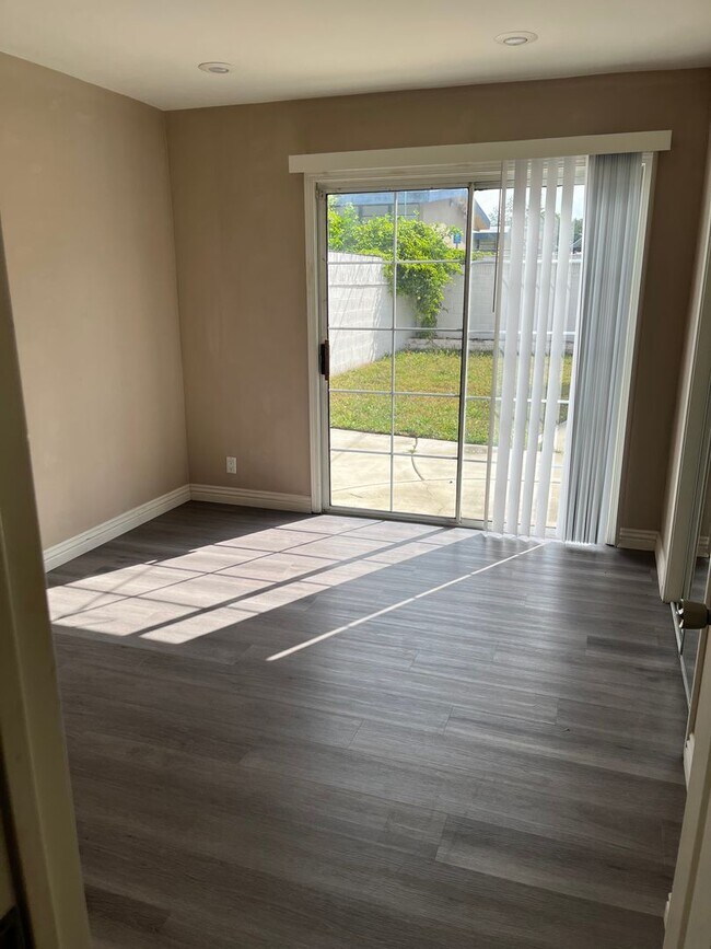 Building Photo - 3-bedrooms 2-bathrooms House for rent in Covina