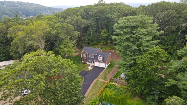 Building Photo - 164 Fox Den Rd