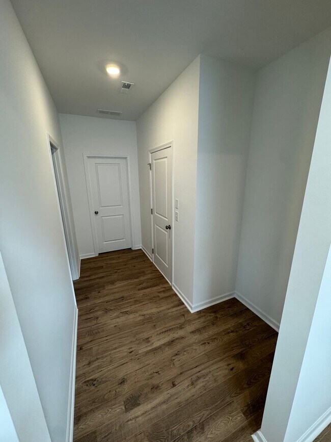 Building Photo - New 5 Bed 3 Bath Home in New Loganville Community!