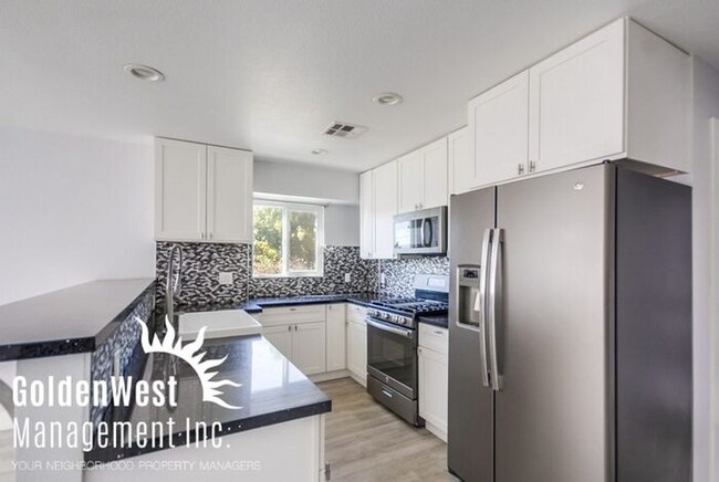 Building Photo - Delightful 3Bdm 2Ba property situated in t...