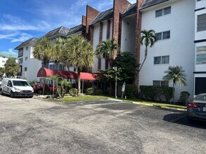 Building Photo - 2 Bedroom Condo in Lauderhill - Castle Apartments - Building 16 55+