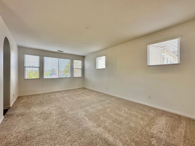 Building Photo - Stunning 3BR+Den Tuscan Villa in Torrey Del Mar - Your Dream Home Awaits - More Photos Coming Soon!