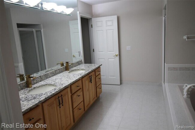 Building Photo - 3417 Hidden Oaks Ln